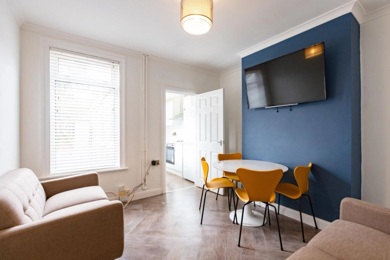 Spare Rooms - Student House - West end - Thumbnail 8